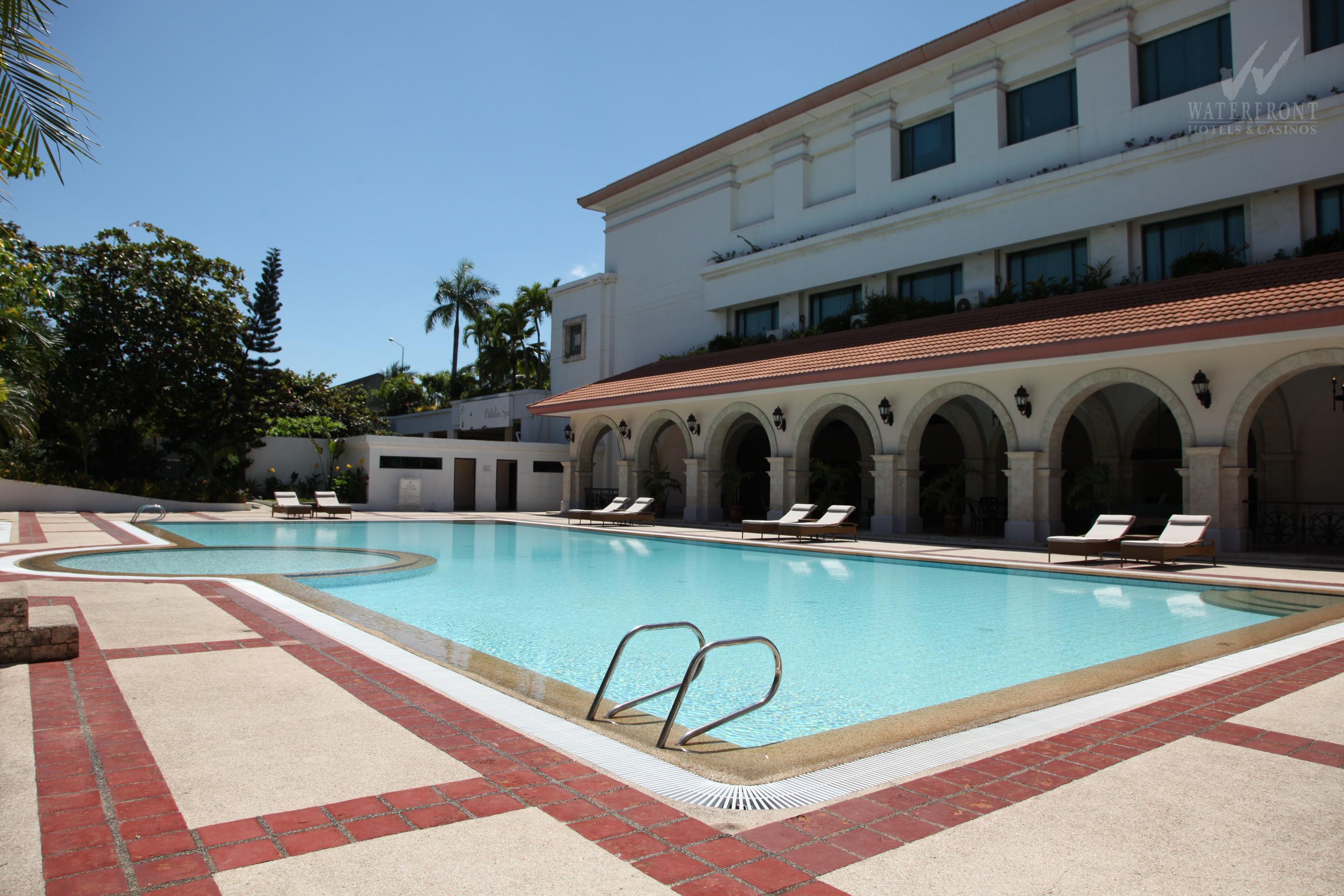 Waterfront Airport Hotel y Casino Mactan Isla de Mactán Exterior foto